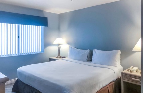 Capistrano Beach Complejo | Dream Getaway! 3 Modern Units for Groups, Beachside, Pool