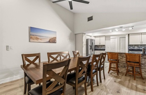 Palm Harbor Villa | Dream Home W PebbleTec Pool