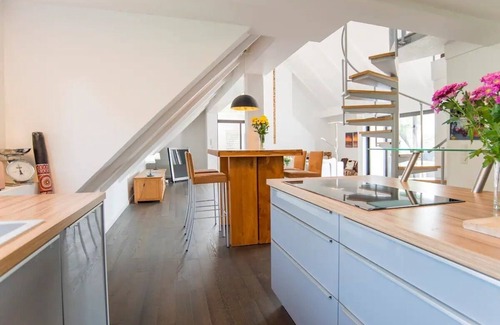Ruettenscheid Apartamento | Dream loft near Messe Essen/Düsseldorf with loggia and private elevator.