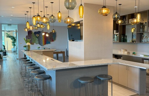 Edgewater Apartamento | Dream Resort style Biscayne Bay apartment!