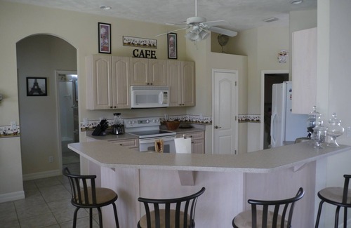 Cape Coral Villa | Villa de ensueño, orientación sur en el canal, muelle, terraza XXL con piscina, tranquila y céntrica.
