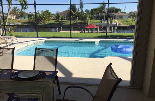 Cape Coral Villa | Villa de ensueño, orientación sur en el canal, muelle, terraza XXL con piscina, tranquila y céntrica.