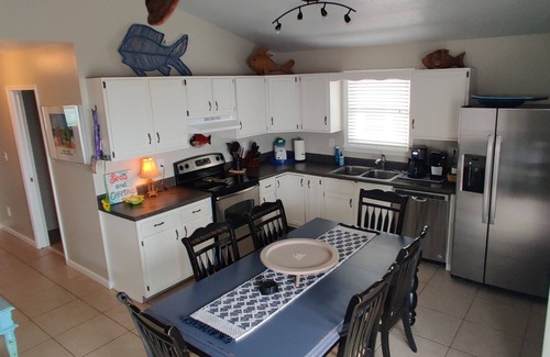 Kure Beach Casa | Dreamers Den Oceanfront Beach Cottage/ Kure Beach