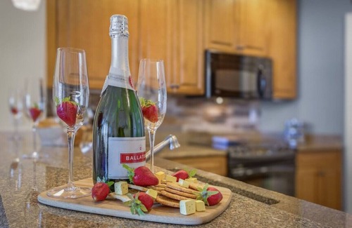 Cape Harbour Condominio | Dreamscape10th Floor Luxury Condo in Cape Harbour Marina, King Bed, Views, More