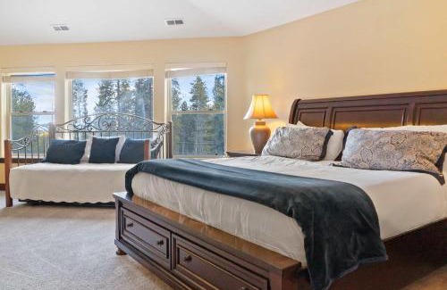 Westridge Casa | Dreamy 6 BR with Hot Tub Walk to Goose Pasture Tarn