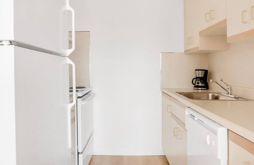 Allston Apartamento | Dreamy Allston 2BR w/ W/D, close to BU & Packards Corner, by Blueground