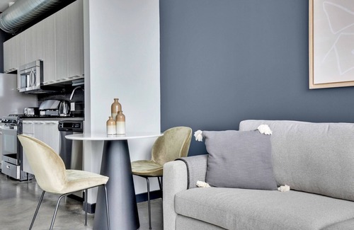Wicker Park Apartamento | Dreamy Bucktown 1BR w/ BBQ, Roof & Outdoor firepit, by Blueground