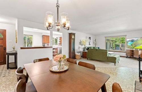 Bel Aire Casa | Dreamy Hilltop BelAire Retreat w/ Hot Tub & Views