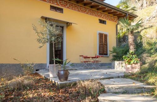 Brezzo di Bedero Apartamento | Dreamy Lakeview Attic Escape