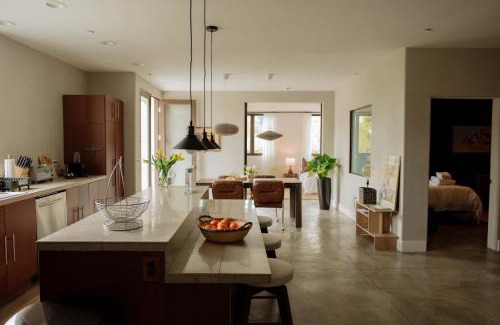 West Hollywood Cama Y Desayuno | Dreamy Mid-Century Modern Pad