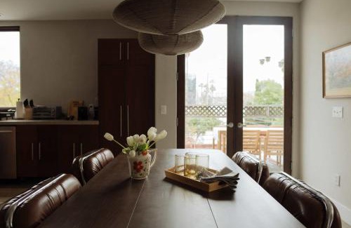 West Hollywood Cama Y Desayuno | Dreamy Mid-Century Modern Pad