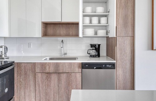 Miramar Apartamento | Dreamy Miramar 2BR w/ Gym, Pool & W/D, nr WF, by Blueground