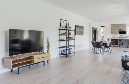 Piedmont Pines Apartamento | Dreamy Oakland 3BR w/ Parking, A/C & W/D, by Blueground