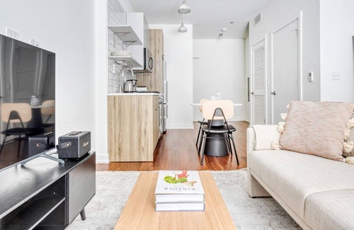Uptown Apartamento | Dreamy Uptown Studio w/ Roof & W/D, near Aragon Ballroom, by Blueground