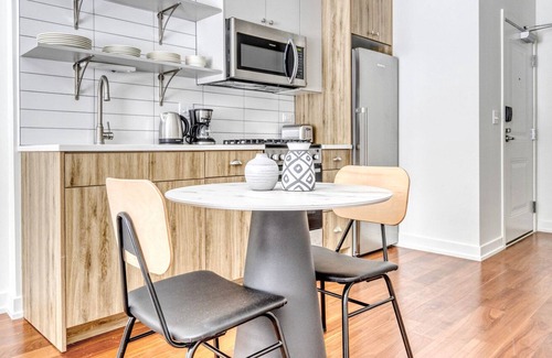Uptown Apartamento | Dreamy Uptown Studio w/ Roof & W/D, near Aragon Ballroom, by Blueground