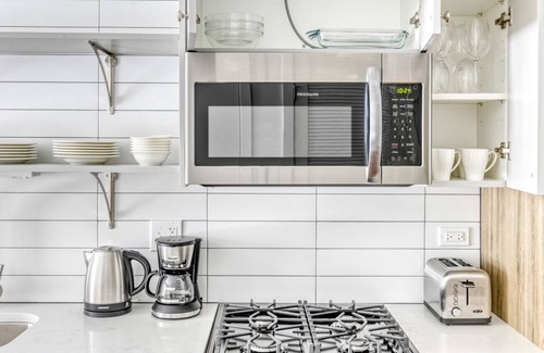 Uptown Apartamento | Dreamy Uptown Studio w/ Roof & W/D, near Aragon Ballroom, by Blueground