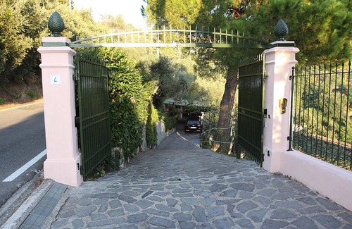 Lerici Villa | Villa de ensueño con piscina de agua de mar y vista espectacular.