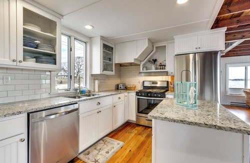 Westbrook Center Casa | Dreamy Waterfront Westbrook Home on Private Beach