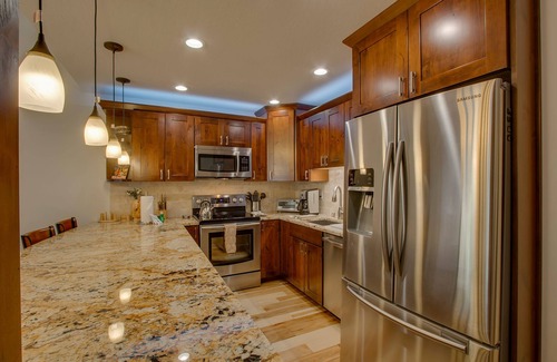 Carnelian Woods Casa | Driftwood: 2 dormitorios, 1. 5 BA Casa de pueblo en Carnelian Bay, capacidad para 5