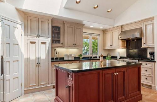 Goleta Casa | Driftwood Club - 4bd, Pet Friendly, Tennis Courts, Games