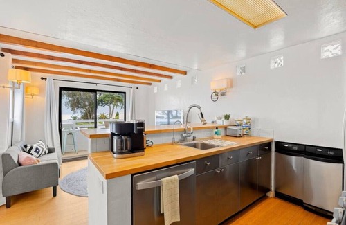 Summerland Casa | Driftwood Club - Ocean View, Hot Tub, Pet-Friendly