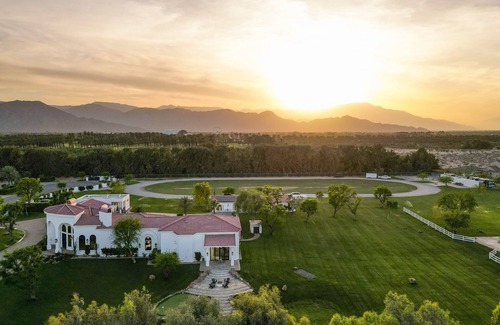 Indio Casa | Drop-dead gorgeous villa-all amenities-13 bedrooms!