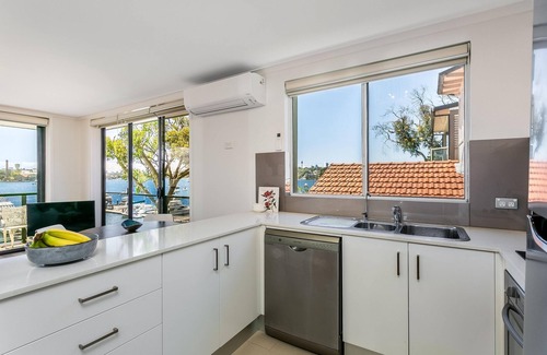 Drummoyne Apartamento | Drummoyne- STG38 St Georges Crescent - Waterfront 2BR Apartment with Harbour Views, Pool Entertaining Area Near Birkenhead Point