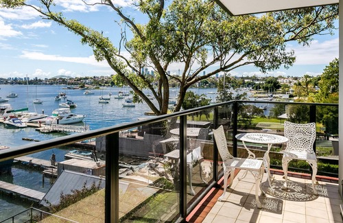 Drummoyne Apartamento | Drummoyne- STG38 St Georges Crescent - Waterfront 2BR Apartment with Harbour Views, Pool Entertaining Area Near Birkenhead Point