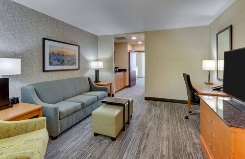 Florida Central Atlantic Coast Hotel | Drury Inn & Suites near Universal Orlando Resort