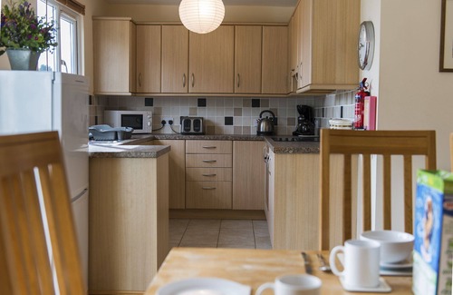 Rhyd-y-clafdy Cabaña | Drws Nesa - sleeps 6 guests in 3 bedrooms