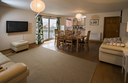 Rhyd-y-clafdy Cabaña | Drws Nesa - sleeps 6 guests in 3 bedrooms