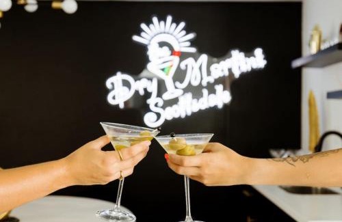 Papago Parkway Casa | Dry Martini