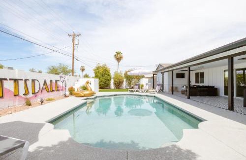 Papago Parkway Casa | Dry Martini