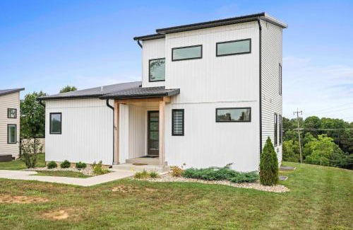 Dry Ridge Casa | Dry Ridge Retreat - Near Ark - with Hot Tub