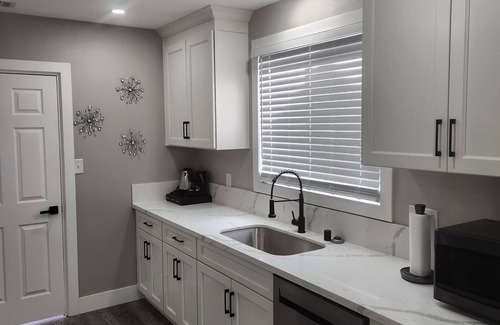 Lodi Casa | DT lodi 2 bedroom cottage with tranquil backyard