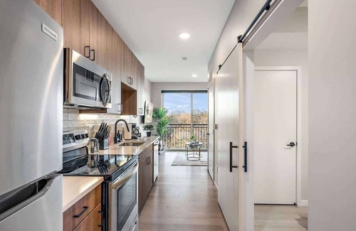 St. Anthony West Apartamento | DT, UMN, 1BD, Gym, Free Parking, Rooftop by River