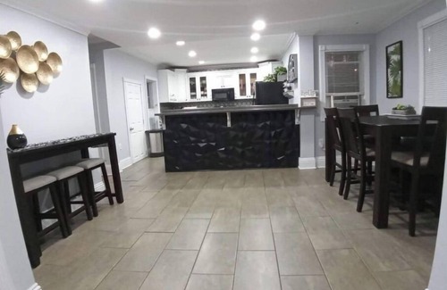 Eckington Casa | DT, WDC. Sleeps14 4 Bedrooms. 8beds +, 3.5 Bathrooms 2 en-suite. 3 car parking
