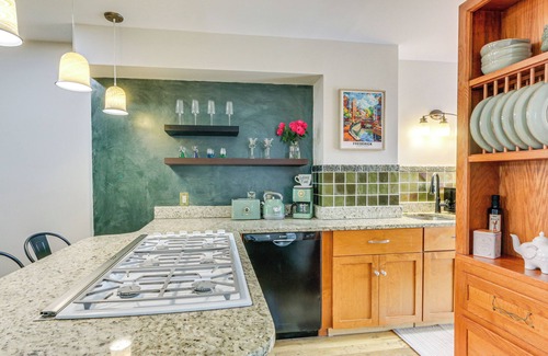 Downtown Casa | Dtwn at Your Door: Historic Frederick Gem w/ Yard!