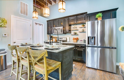 Monett Apartamento | Dtwn Loft in the Heart of Monett: Pets Welcome!