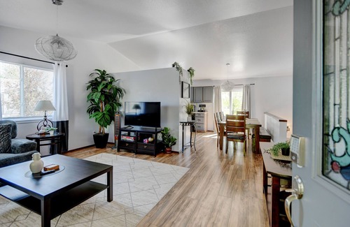 Loveland Casa | Dual King Suites & Game Room ~ A Gem on Turquoise St