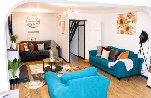 Dudley Casa | DUDLEY 3 Bed House-PERFECT FOR CONTRACTORS-FAMILIES-LONG & SHORT STAY