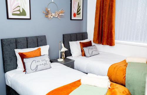 Dudley Casa | DUDLEY 3 Bed House-PERFECT FOR CONTRACTORS-FAMILIES-LONG & SHORT STAY