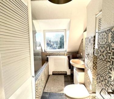 Mittelmeiderich Apartamento | Duisburg FeelHome, Flughafen nah,2-Schlafzimmer, Badewanne, Zentral, WiFi, Top Floor