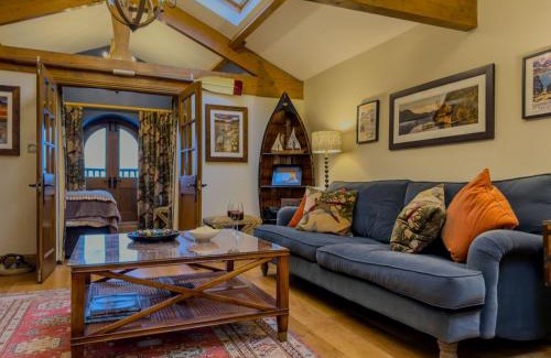 Penrith Casa | Duke of Portland Boathouse on the shore of Lake Ullswater ideal for a romantic break