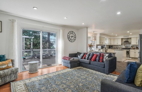 Fairfax Casa | Dulles Luxury: Movie Theater, Grill, Gazebo !