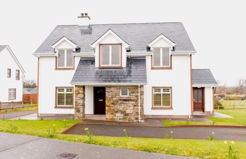 Tullaghan Casa | Duncarbury Heights - 4 Bedroom Detached House