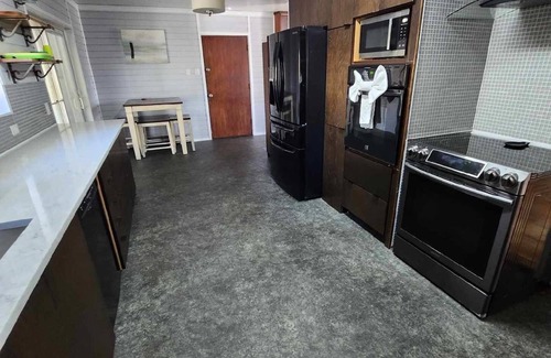 Lakeside Casa | Dune and lake access and lots of parking!