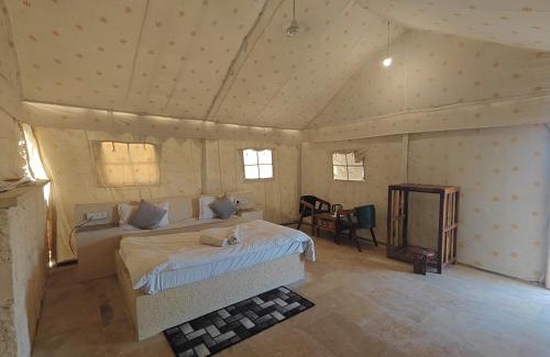 Amar Sagar Pol Complejo | Dunes Heritage Desert Camp