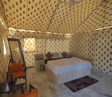 Amar Sagar Pol Complejo | Dunes Heritage Desert Camp