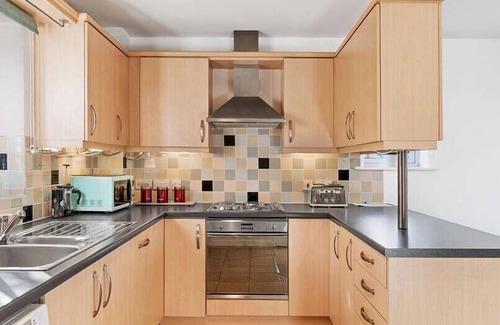 Raunds Apartamento | Dúplex-2 Bedroom Maisonette-Apartamento-Baño en la habitacion